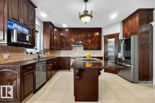 17419 110 Street, Edmonton, AB - Indoor Photo Showing Kitchen With Upgraded Kitchen