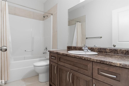 9302 120 Avenue, Edmonton, AB - Indoor Photo Showing Bathroom
