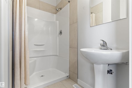 9302 120 Avenue, Edmonton, AB - Indoor Photo Showing Bathroom