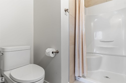 9302 120 Avenue, Edmonton, AB - Indoor Photo Showing Bathroom