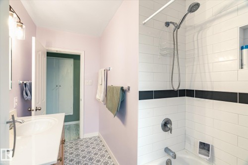 10651 66 Avenue, Edmonton, AB - Indoor Photo Showing Bathroom