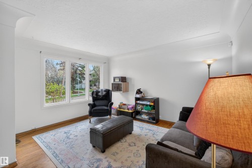 10651 66 Avenue, Edmonton, AB - Indoor Photo Showing Living Room