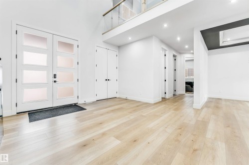 304 33 Avenue, Edmonton, AB - Indoor Photo Showing Other Room