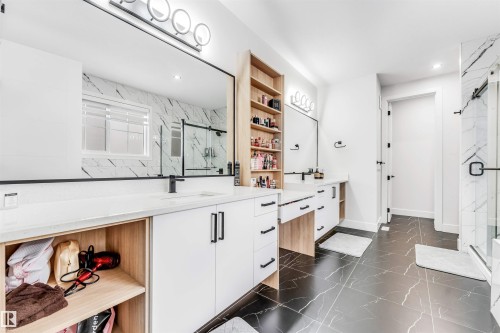 304 33 Avenue, Edmonton, AB - Indoor