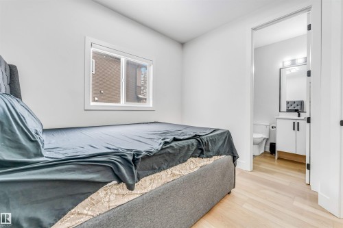 304 33 Avenue, Edmonton, AB - Indoor Photo Showing Bedroom