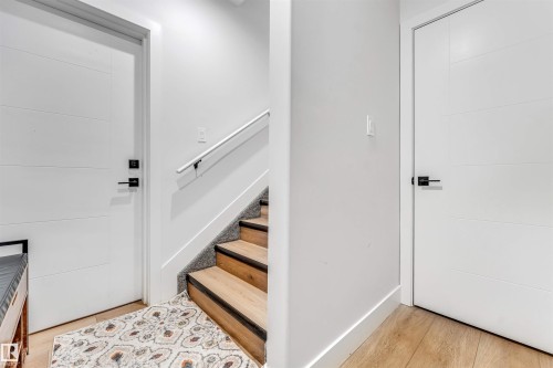304 33 Avenue, Edmonton, AB - Indoor Photo Showing Other Room