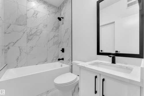 638 Astoria Way, Devon, AB - Indoor Photo Showing Bathroom