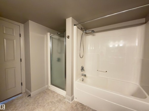 428 13111 140 Avenue, Edmonton, AB - Indoor Photo Showing Bathroom