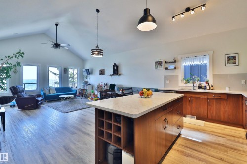 45 Poplar Bay, Rural Wetaskiwin County, AB - Indoor Photo Showing Kitchen