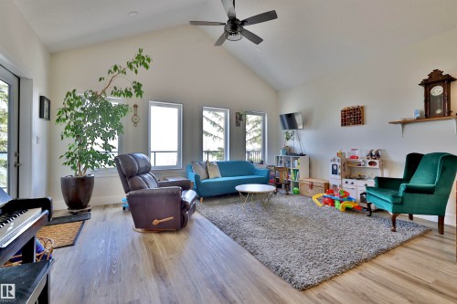 45 Poplar Bay, Rural Wetaskiwin County, AB - Indoor Photo Showing Living Room