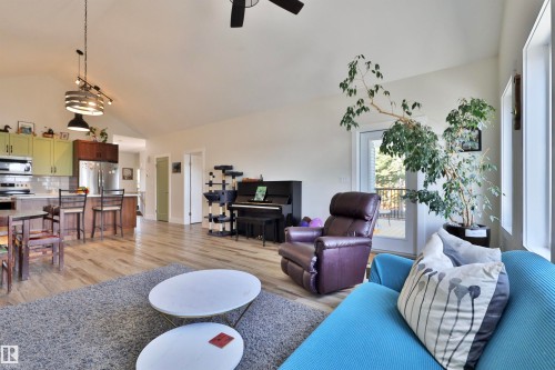 45 Poplar Bay, Rural Wetaskiwin County, AB - Indoor Photo Showing Living Room