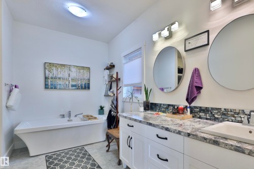 45 Poplar Bay, Rural Wetaskiwin County, AB - Indoor Photo Showing Bathroom