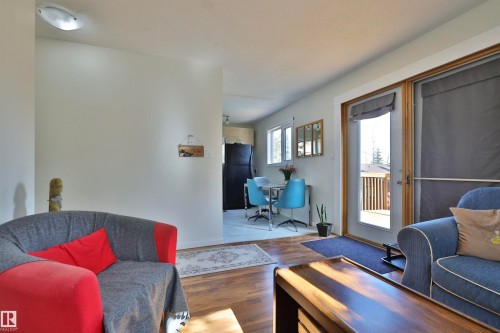 45 Poplar Bay, Rural Wetaskiwin County, AB - Indoor Photo Showing Living Room