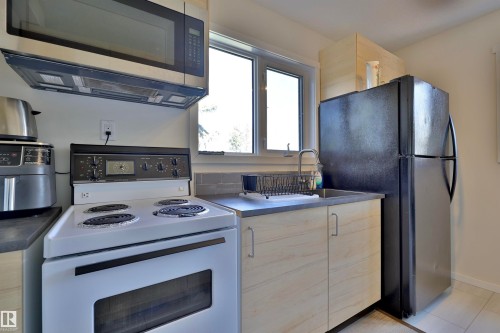 45 Poplar Bay, Rural Wetaskiwin County, AB - Indoor Photo Showing Kitchen