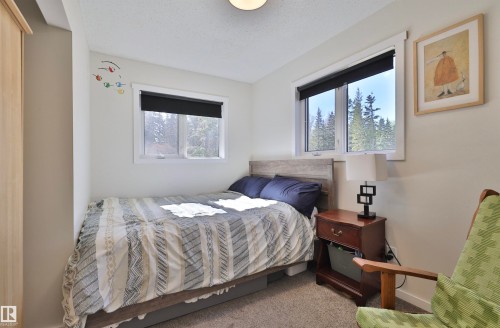 45 Poplar Bay, Rural Wetaskiwin County, AB - Indoor Photo Showing Bedroom