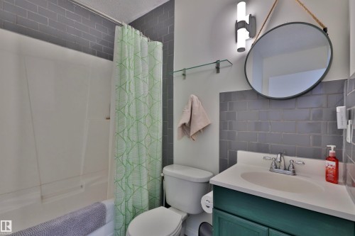 45 Poplar Bay, Rural Wetaskiwin County, AB - Indoor Photo Showing Bathroom