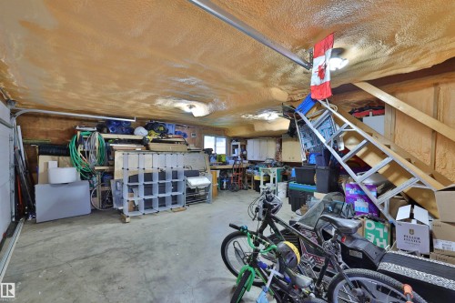 45 Poplar Bay, Rural Wetaskiwin County, AB - Indoor Photo Showing Garage