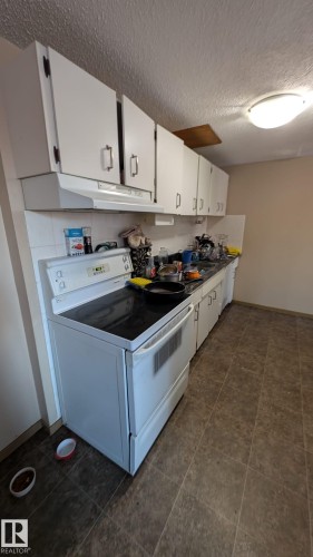 4 Amberly Crest, Edmonton, AB - Indoor Photo Showing Kitchen