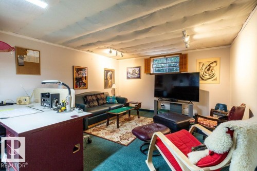 14014 106 Avenue, Edmonton, AB - Indoor Photo Showing Living Room