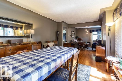 14014 106 Avenue, Edmonton, AB - Indoor Photo Showing Bedroom
