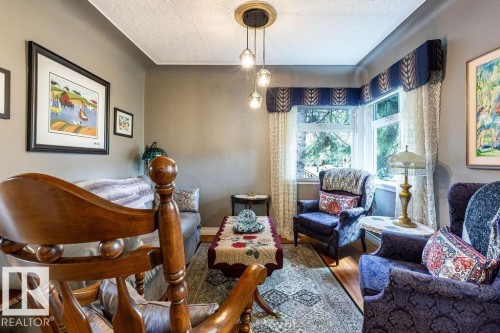 14014 106 Avenue, Edmonton, AB - Indoor Photo Showing Living Room