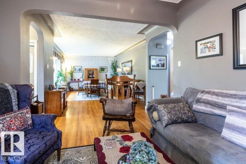 14014 106 Avenue, Edmonton, AB - Indoor Photo Showing Living Room