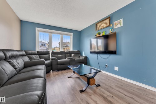 4536 35A Avenue, Edmonton, AB - Indoor Photo Showing Living Room