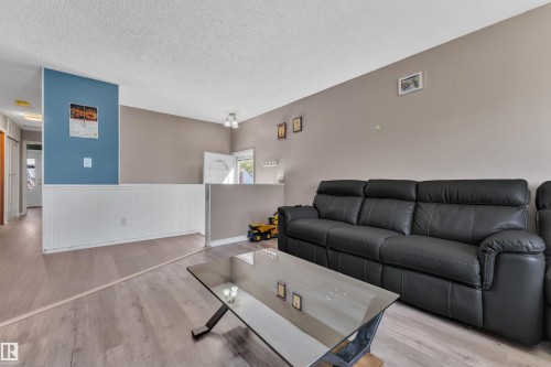 4536 35A Avenue, Edmonton, AB - Indoor Photo Showing Living Room