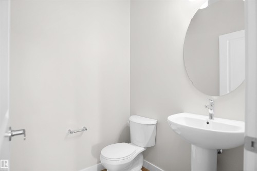 7235 182 Avenue, Edmonton, AB - Indoor Photo Showing Bathroom