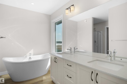 7235 182 Avenue, Edmonton, AB - Indoor Photo Showing Bathroom