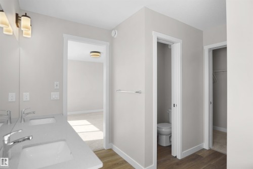 7235 182 Avenue, Edmonton, AB - Indoor Photo Showing Bathroom