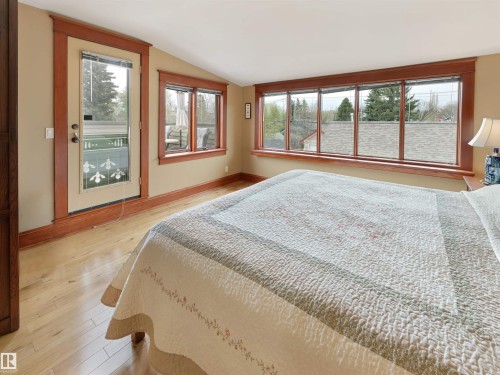 9739 86 Avenue, Edmonton, AB - Indoor Photo Showing Bedroom