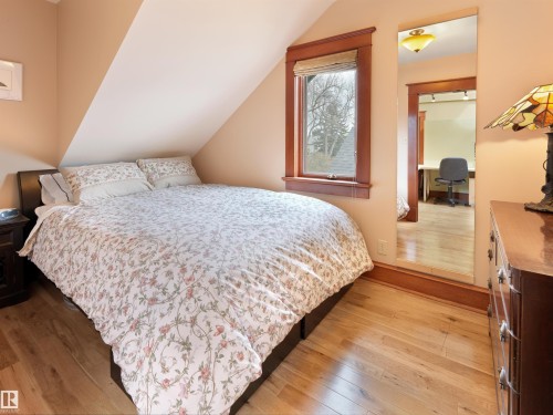 9739 86 Avenue, Edmonton, AB - Indoor Photo Showing Bedroom
