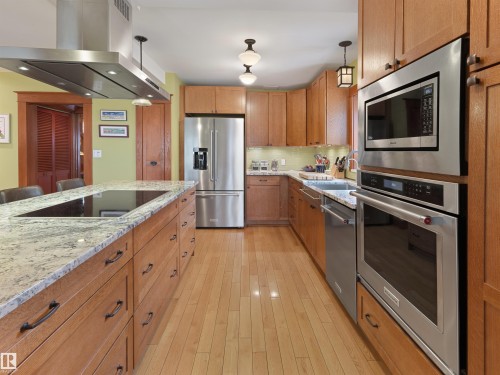 9739 86 Avenue, Edmonton, AB - Indoor Photo Showing Kitchen