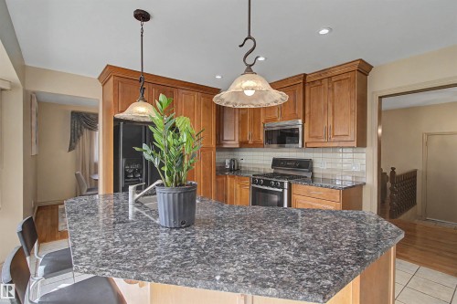 11617 26 Avenue, Edmonton, AB - Indoor Photo Showing Kitchen With Upgraded Kitchen