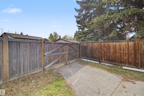 Wood fence perimeter with a matching wood gate - 11617 26 Avenue, Edmonton, AB - Outdoor