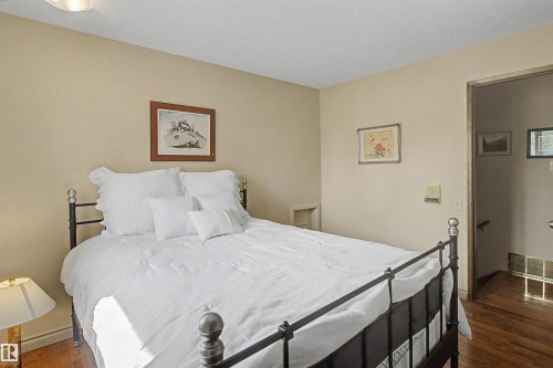 11617 26 Avenue, Edmonton, AB - Indoor Photo Showing Bedroom