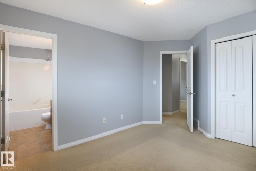 Neutral-toned carpeting and light gray walls create a versatile interior - 9071 Scott Crescent, Edmonton, AB - Indoor