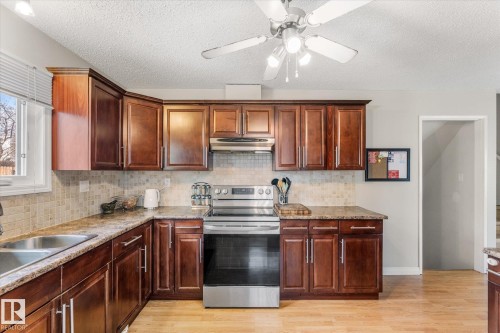4627 10A Avenue, Edmonton, AB - Indoor Photo Showing Kitchen With Double Sink