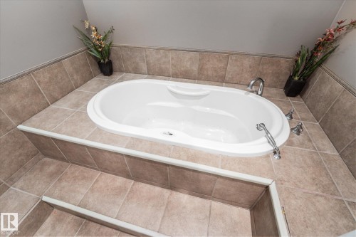 4627 10A Avenue, Edmonton, AB - Indoor Photo Showing Bathroom