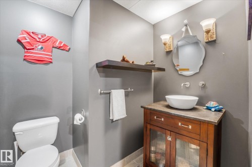 4627 10A Avenue, Edmonton, AB - Indoor Photo Showing Bathroom