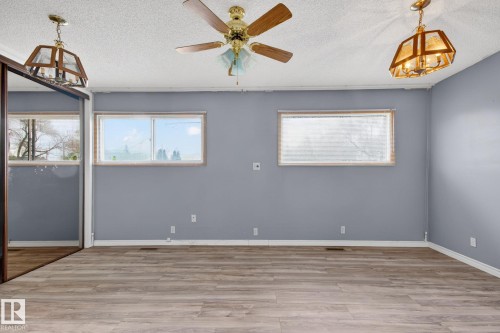 Empty room - 11901 42 Street, Edmonton, AB - Indoor Photo Showing Other Room