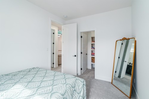 White interior walls with gray carpet flooring - 219 28 Street, Edmonton, AB - Indoor Photo Showing Bedroom