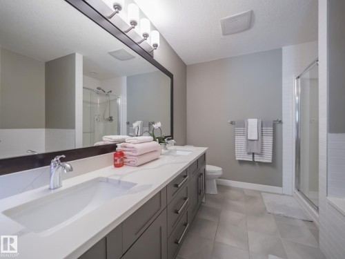 12137 103 Street, Edmonton, AB - Indoor Photo Showing Bathroom