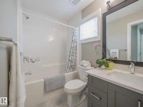 12137 103 Street, Edmonton, AB - Indoor Photo Showing Bathroom
