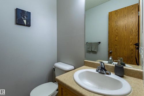 93 16823 84 Street, Edmonton, AB - Indoor Photo Showing Bathroom