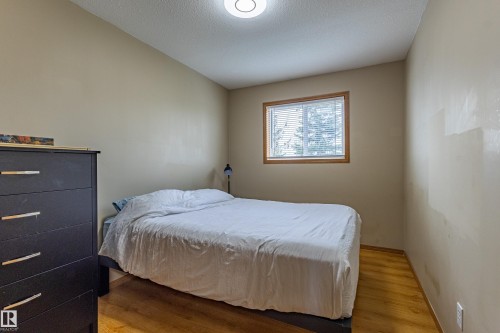 93 16823 84 Street, Edmonton, AB - Indoor Photo Showing Bedroom