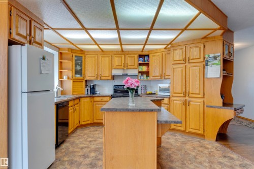 15411 67A Street, Edmonton, AB - Indoor Photo Showing Kitchen