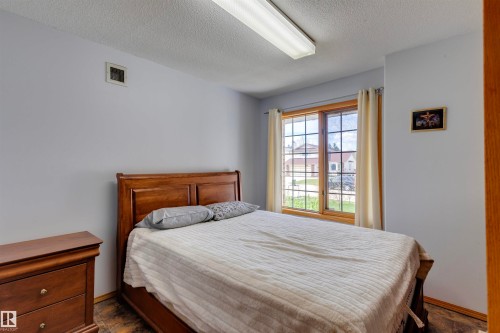 15411 67A Street, Edmonton, AB - Indoor Photo Showing Bedroom