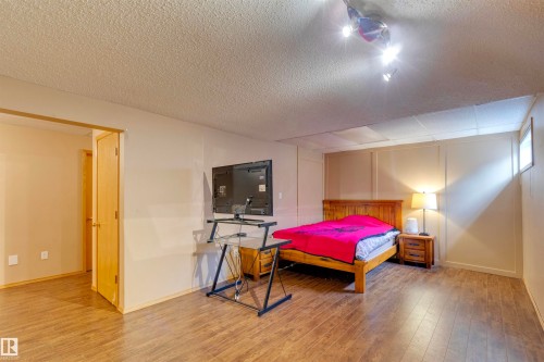 15411 67A Street, Edmonton, AB - Indoor Photo Showing Bedroom